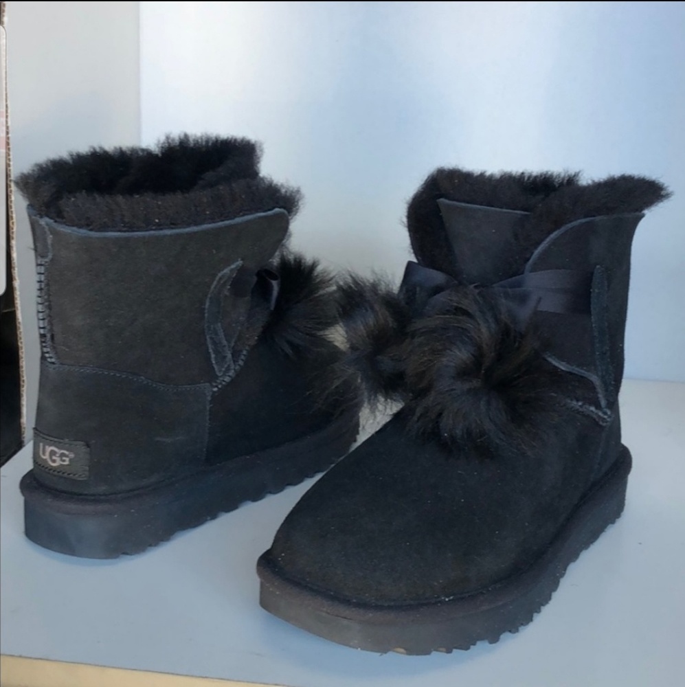 UGG Gita pom pom boots